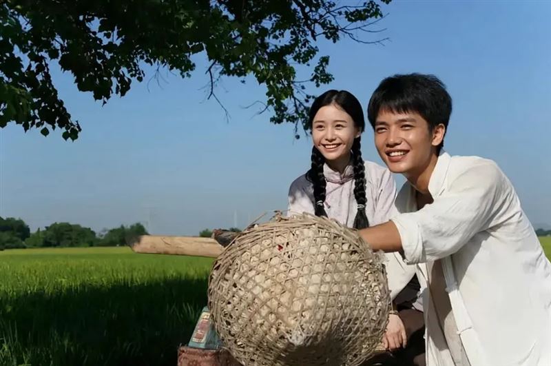 《給阿嬤的情書》票房近百億!3封信哭翻5800萬人,主題曲《月下煮茶》演唱者陳佳跟鄧麗君緣份感動曝光。(圖/翻攝自豆瓣電影)