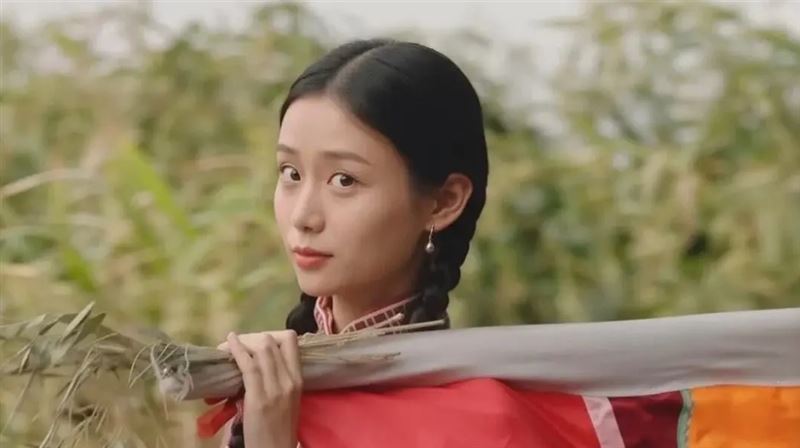 《給阿嬤的情書》票房近百億!3封信哭翻5800萬人,主題曲《月下煮茶》演唱者陳佳跟鄧麗君緣份感動曝光。(圖/翻攝自豆瓣電影)