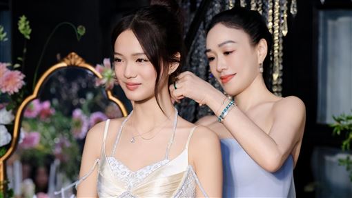 鍾麗緹二女兒18歲了！醜小鴨變天鵝成長史