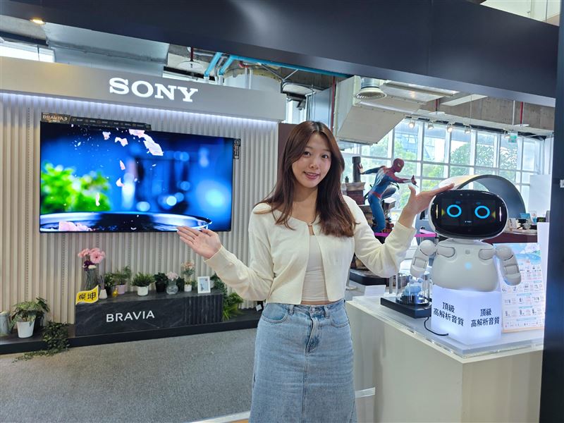 燦坤內湖旗艦店首度展出由Vyin AI打造的全新門市機器人行銷服務。(圖/品牌業者提供)