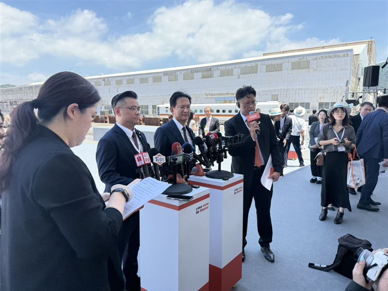 民進黨立委林俊憲表示,這次交車典禮與22年前相比有很大的不同,雖然日本國土交通大臣因地震無法親自出席,但仍由現任副大臣代表出席,「讓我們深刻感受到日本對這次台灣訪團的重視。」(圖/記者李育道攝影)