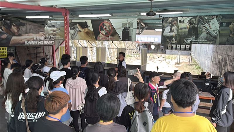 活動內容包括空氣手槍、.22口徑手槍及霰彈槍飛靶三項射擊體驗。(圖/翻攝畫面)