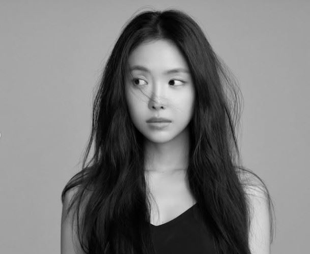 Apink成員尹普美舉辦婚禮,成員幾乎全員到齊,就連早已退團的成員洪瑜暻也現身祝福,唯獨孫娜恩(圖)未出席,再度掀起不合揣測。(圖/翻攝自孫娜恩IG)