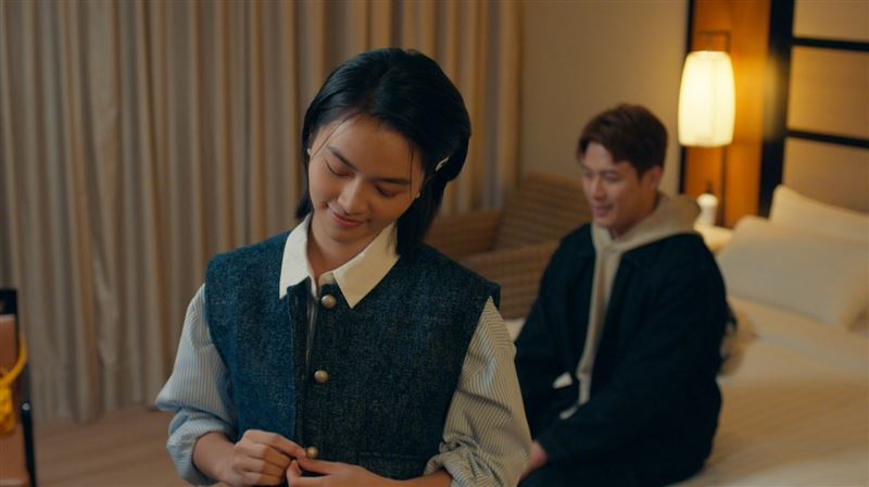 柏妍樺笑說劇中所有親密戲幾乎都獻給張睿家，還幽默喊話：「抱歉了，睿家老婆！」。（圖／民視提供）