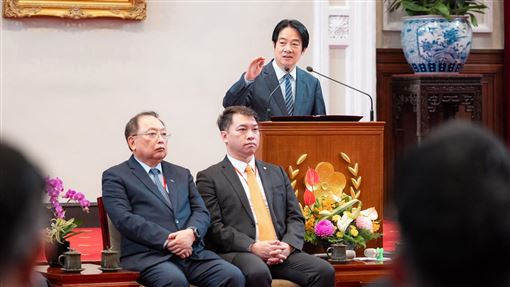 新聞封面
