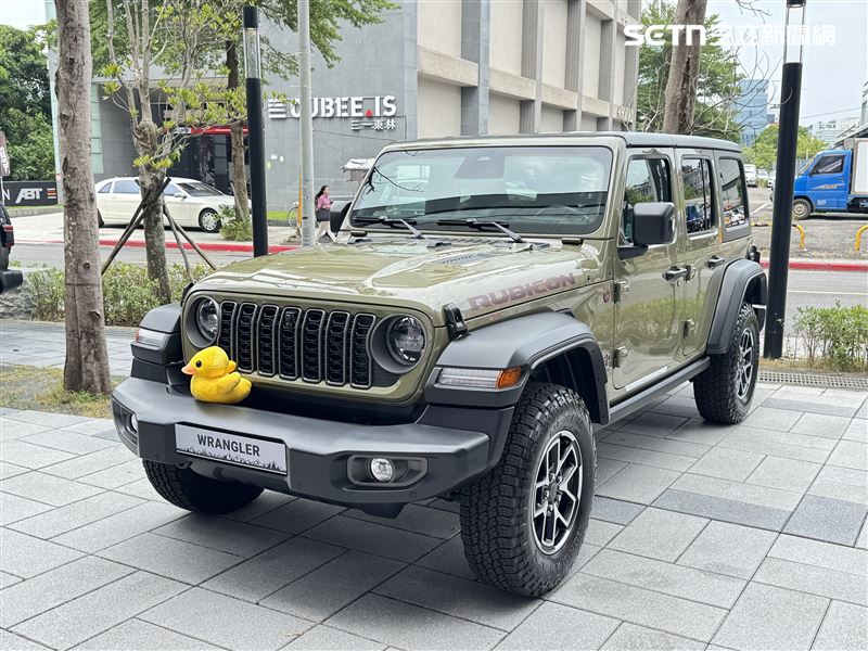 Jeep車頭的7孔格柵已經成為品牌象徵。(圖/記者鍾釗榛攝影)