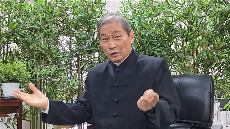 統促黨總裁「白狼」張安樂回嗆,將蒐集資料聲請解散民進黨。(圖/翻攝畫面)
