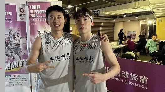 台灣羽球男雙新勢力「寬廣組合」陳政寬、劉廣珩,在BWF超級300的台北羽球公開賽16強擊敗自家人陳柏元、盧明哲,如願闖進8強。(圖/中央社)