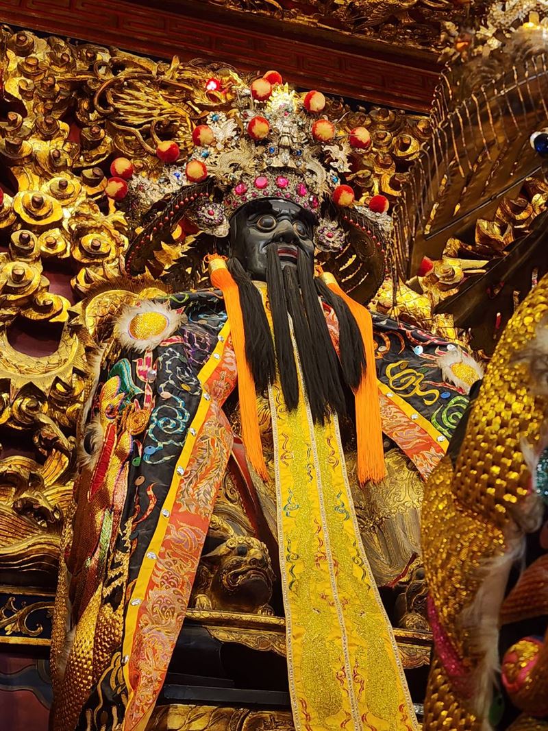 2026年國曆7月31日農曆6月18日是池府王爺生日！祂也是發財神，快拜這4種水果「鳳梨、橘子、蘋果、葡萄」心想事成大賺金山。（圖／記者鍾志鵬攝影）