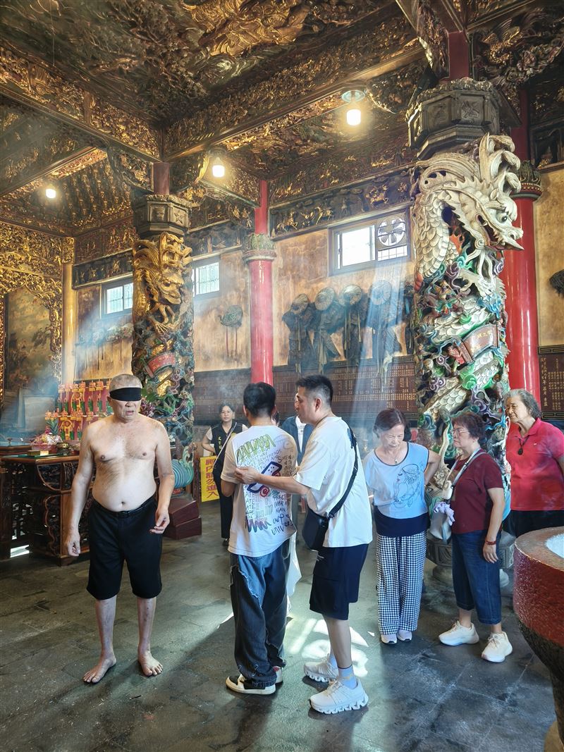 2026年國曆7月31日農曆6月18日是池府王爺生日！祂也是發財神，快拜這4種水果「鳳梨、橘子、蘋果、葡萄」心想事成大賺金山。（圖／記者鍾志鵬攝影）