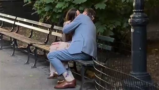 已婚名律師「公園激戰小16歲女同事」慘了