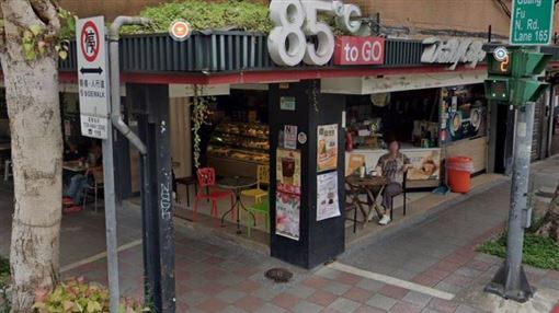 85度C騎樓擺桌椅被告　檢翻28年舊判決