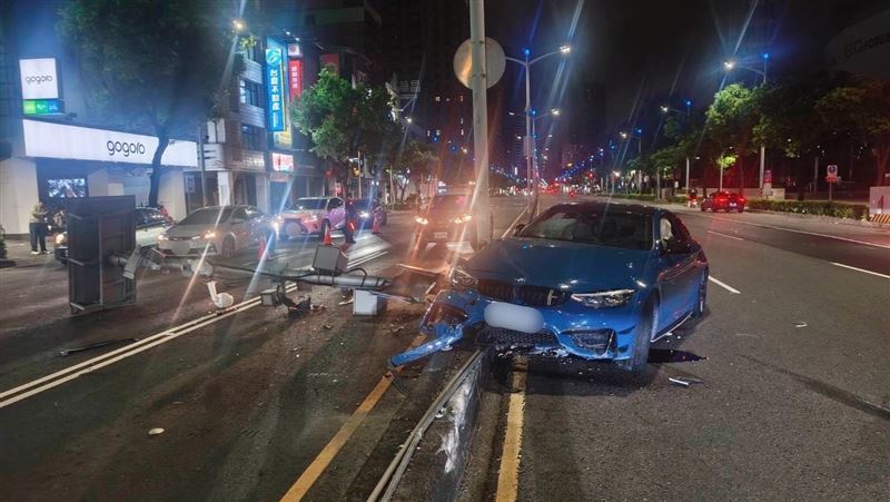 BMW失控自撞…警方科技執法當場下課
