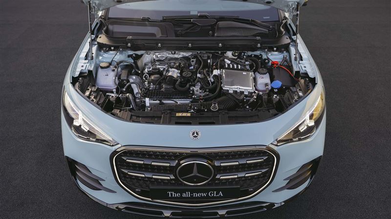 全新油電版本,以新開發的1.5升四缸渦輪引擎為核心。(圖/翻攝Mercedes-Benz網站)