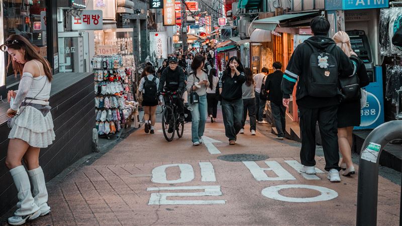 韓國股市今天開盤大漲13%,指標性人工智慧(AI)晶片製造商SK海力士(SK hynix)股價飆升20%,在經歷一週的慘烈跌勢後強力反彈。(示意圖/PIXABAY)