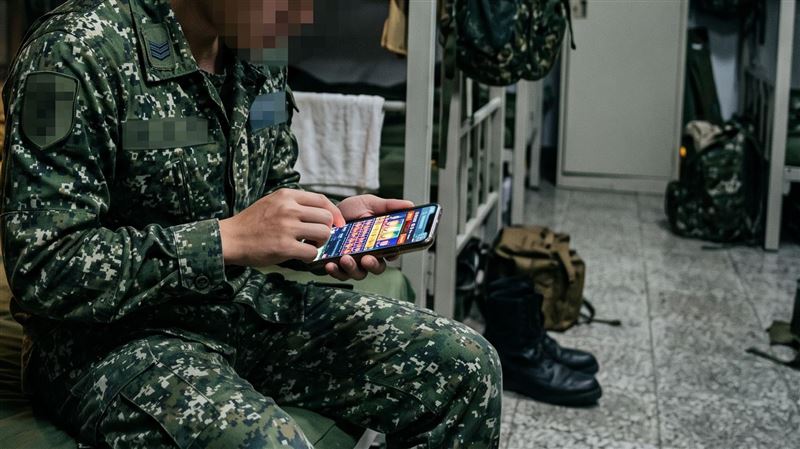 沉迷賭博輸錢、欠同袍15萬…上兵慘遭汰除