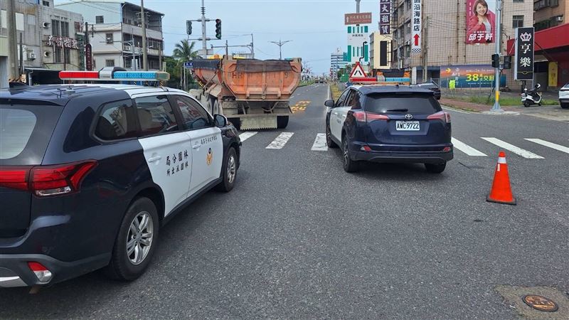 新／聯結車右轉撞倒騎士…女乘客當場喪命