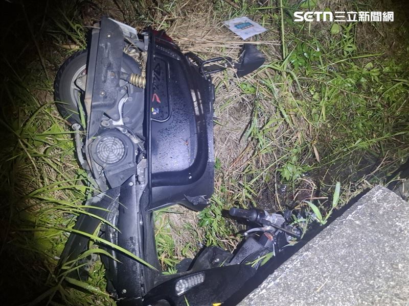 劉女與朱女歡唱後酒後騎車返家,泥醉狀態高速摔溝,送醫後仍不治。(圖/翻攝畫面)