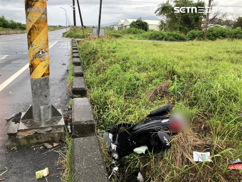 劉女與朱女歡唱後酒後騎車返家,泥醉狀態高速摔溝,送醫後仍不治。(圖/翻攝畫面)