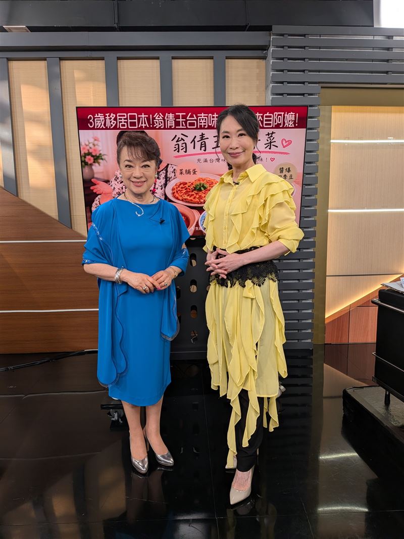 翁倩玉(左)歌手、演員身分切換自如。(圖/年代提供)