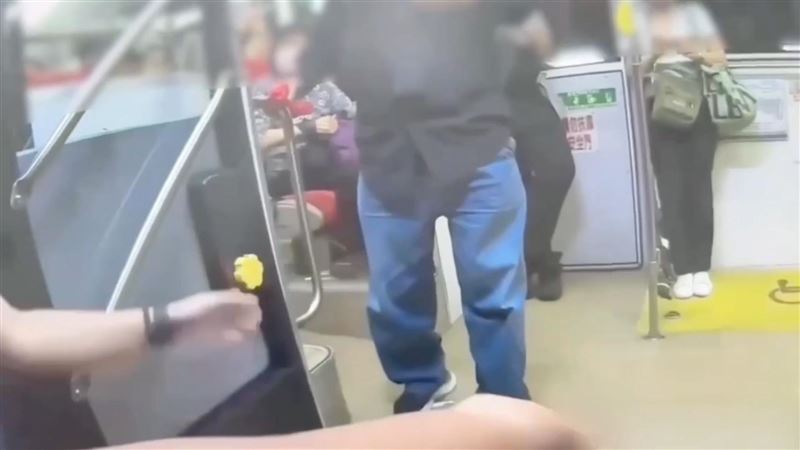 阿伯搭車爽吃被勸狂嗆！司機1舉動不忍了