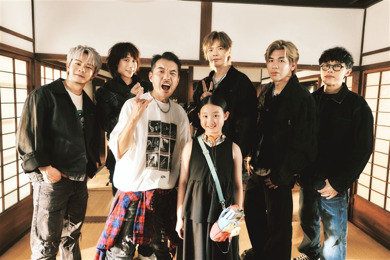 八三夭〈如果明天就會離開〉MV邀請陳如山、葉子綺演出。(圖/索尼音樂提供)