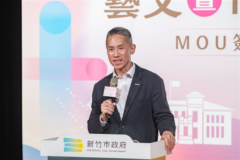 清華大學校長高為元今年5月1日開始第2任任期,卻傳出續任第3天就飛美參加校長遴選。(圖/翻攝自國立清華大學臉書)
