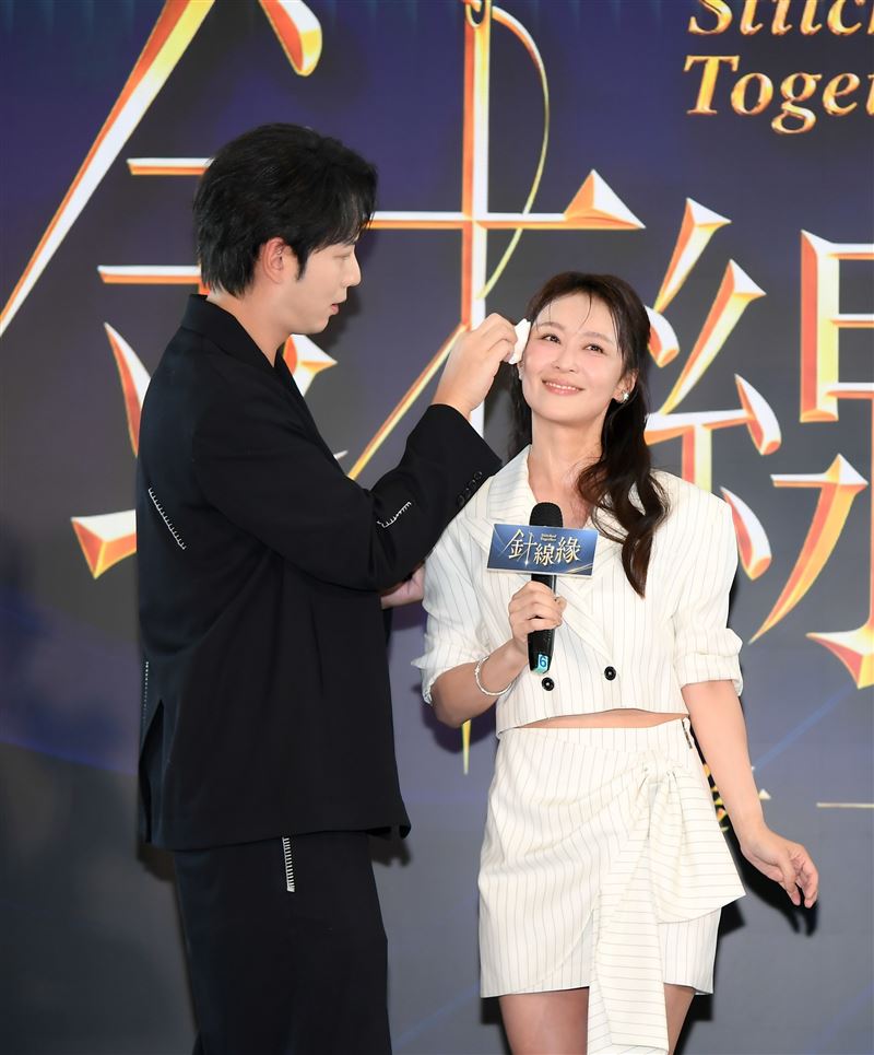 李睿紳笑稱和林昀希是「外景流汗CP」。(圖/三立提供)