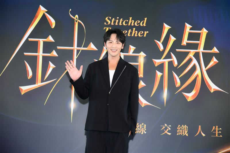 李睿紳首次和林昀希搭檔,時常在片場負責搞笑破冰。(圖/三立提供)