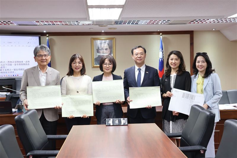 林月琴表示,菸害防制法進度持續推進!送進院長協商。(圖/翻攝自林月琴Yueh-Chin臉書)