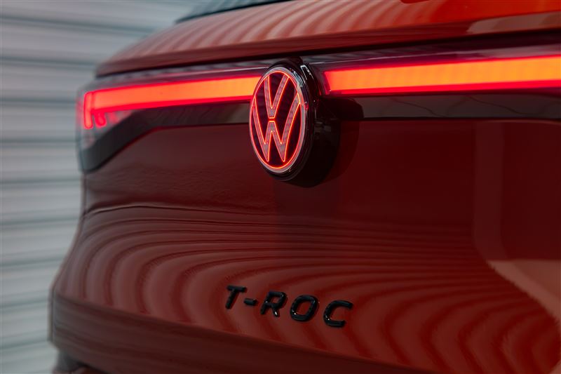 車尾則加入3D幾何動態尾燈與迎賓燈效。(圖/Volkswagen提供)
