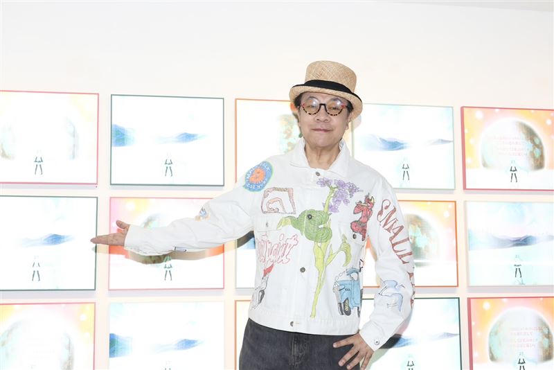 蔡康永出席畫展受訪。(圖/記者田俊彥攝影)