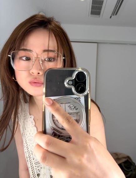 由於山崎怜奈過去從未公開結婚,也沒有曝光交往對象,因此突然宣布懷孕引發熱烈討論,網友紛紛好奇詢問「孩子爸是誰?」。(圖/翻攝自山崎怜奈IG)