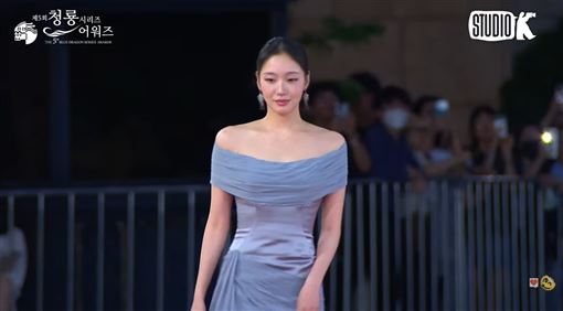金高銀透視禮服超仙　和同劇朴智賢搶視后
