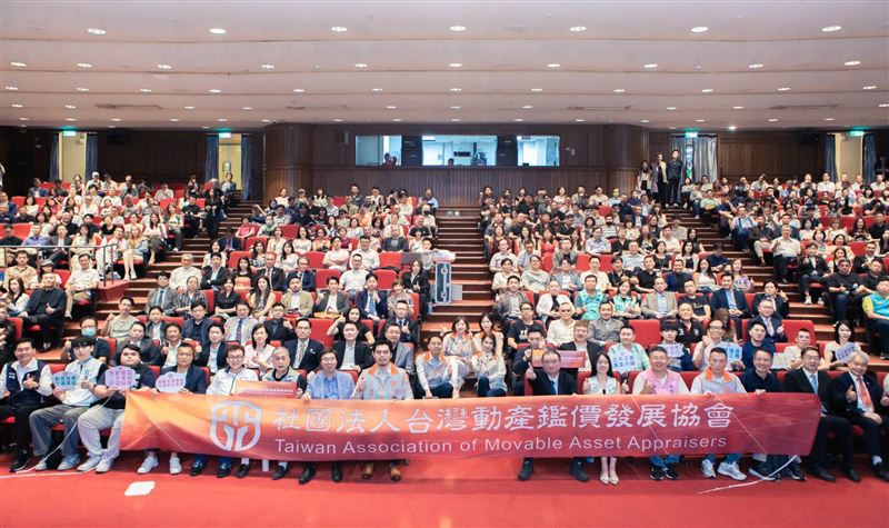跨黨派齊聚北市議會 伍仲威接任「台灣動產鑑價發展協會」宣布三大政策