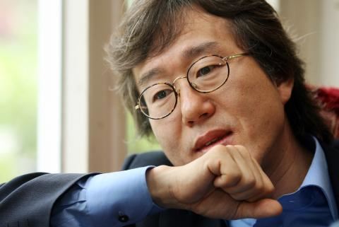 65歲名導安畔錫（안판석），驚傳因腦出血緊急送醫住院。（圖／翻攝自X平台）