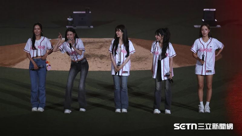 味全龍「新光亞洲音樂祭」韓團APink成員夏榮現場大秀中文。（圖／記者劉彥池攝影）