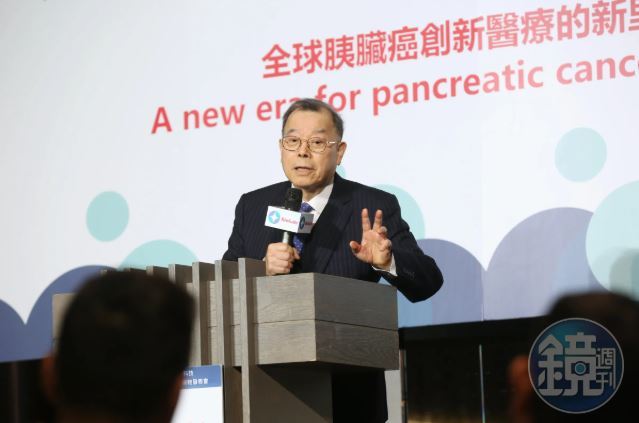 黃崇仁是富貴人家子弟，家族人脈豐厚，卻選擇自己創出一番事業