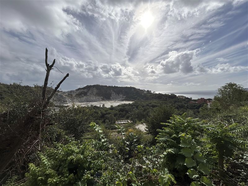 義大利南部那不勒斯(Naples)坎皮佛萊格瑞(Campi Flegrei)地區。(圖/美聯社/達志影像)