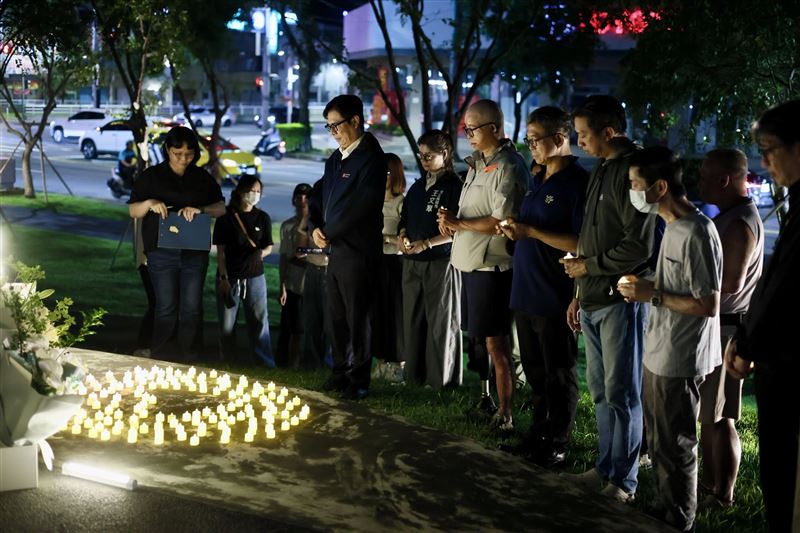 陳其邁說,12年過去,不管自己是什麼身分,都和市民一樣,永遠都是高雄人。(圖/翻攝自陳其邁臉書)