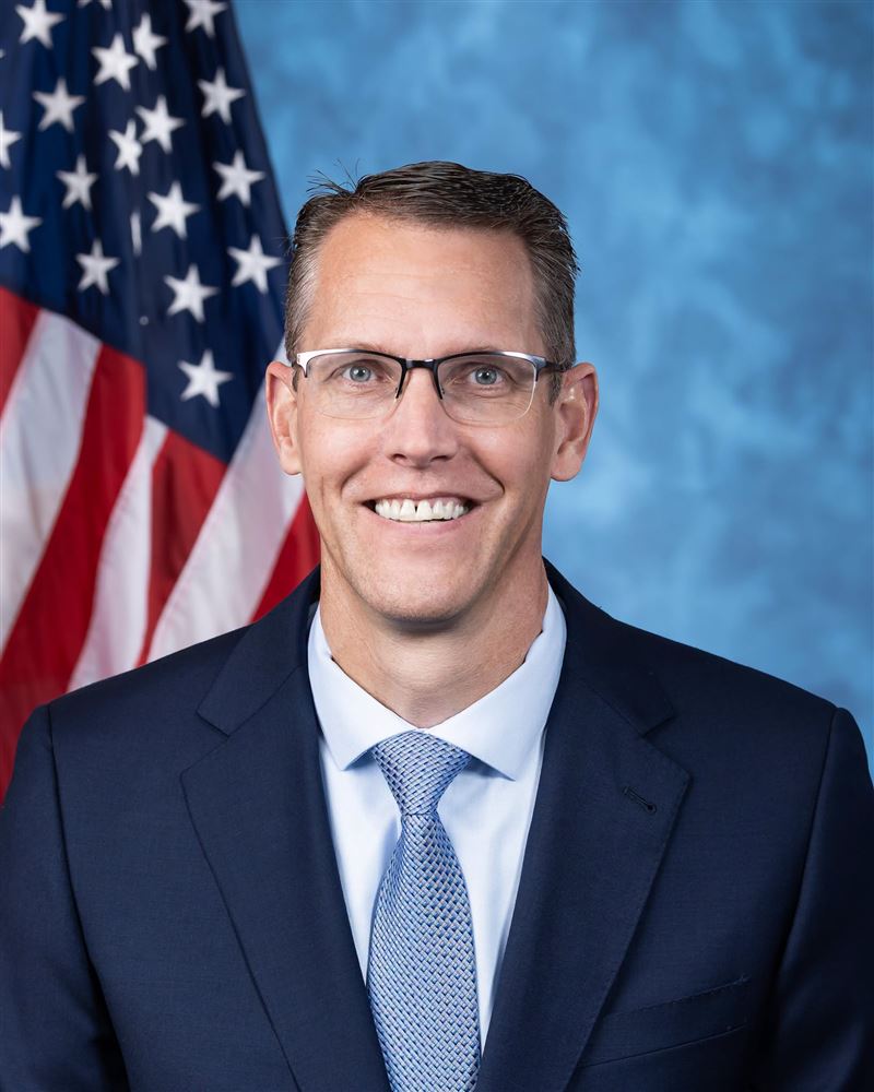 美國聯邦眾議員蘭迪.芬斯特拉(Randy Feenstra;共和黨–愛荷華州)盛讚,台灣GDP成長超過10%、失業率僅約3%,整體經濟及財政表現令世界各國羨慕,是台灣人民值得引以為傲的成就。(圖/翻攝自美國在台協會 AIT臉書)