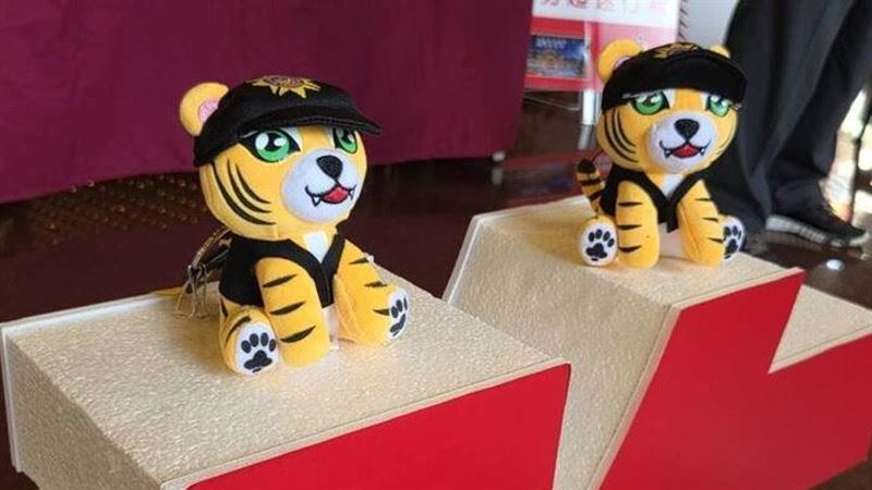 防詐神隊友！屏東警聯名慈天宮限量小錢虎