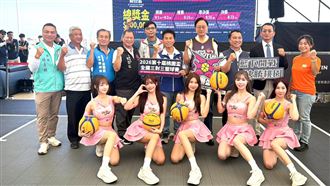 桃園盃籃球賽　拉文現身竹圍漁港熱情互動