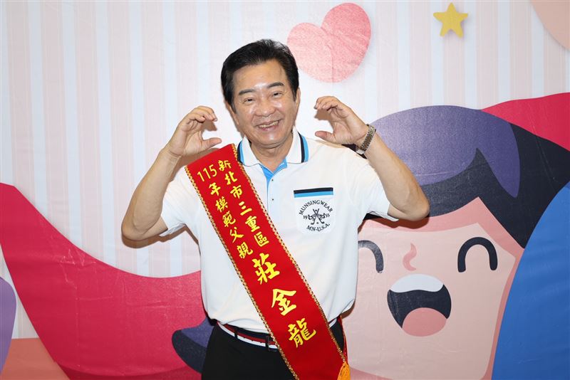 70歲資深藝人高群今年當選三重區模範父親。(圖/記者鄭孟晃攝影)