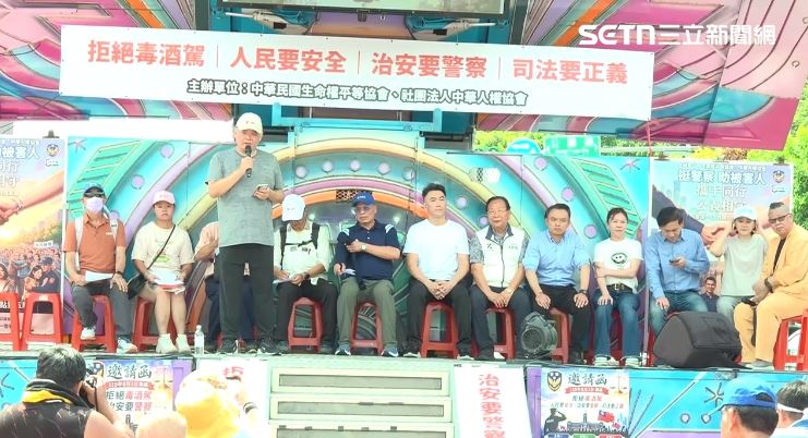 拒絕毒酒駕!國民黨團響應民團再號召上凱道集會,14:05左右一排6藍委坐在台上,右起王鴻薇、葉元之、李彥秀、洪孟楷、林德福、林沛祥(圖/翻攝畫面)