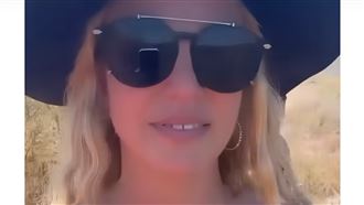 大咖女星洋裝滑落走光被拍　尺度嚇壞全網