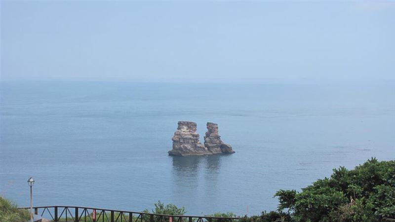 金山海域、4人遭浪襲捲外海！警消救援中