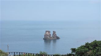 金山海域、4人遭浪襲捲外海！警消救援中