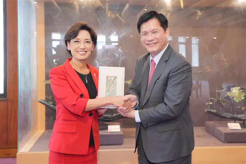 美國聯邦眾議院外交委員會「亞太」小組主席金映玉率跨黨派眾議員訪台,林佳龍於外交部設宴款待(圖/翻攝自林佳龍臉書)