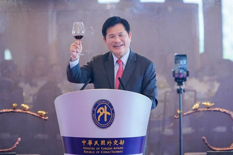 美國聯邦眾議院外交委員會「亞太」小組主席金映玉率跨黨派眾議員訪台,林佳龍於外交部設宴款待(圖/翻攝自林佳龍臉書)